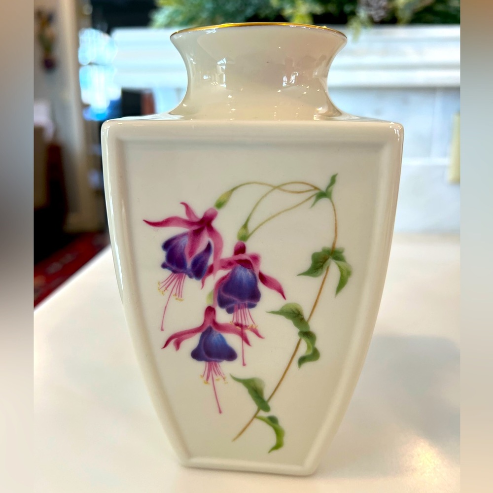 Lenox Special Edition Ivory Vase w/ Fushias Bleeding Heart Flowers 6" USA